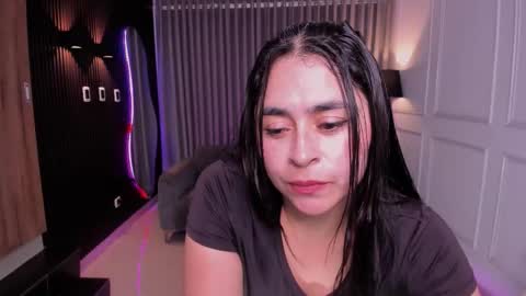 Ana online show from November 2025 07:23:02 PM