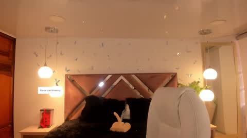 Snapshot of _antonnela_ chatting on September 2025 01:44:02 PM antonnela online show from September 2025 01:44:02 PM