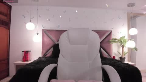 Snapshot of _antonnela_ chatting on November 2025 02:16:01 PM antonnela online show from November 2025 02:16:01 PM