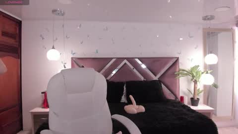 Snapshot of _antonnela_ chatting on November 2025 02:05:01 PM antonnela online show from November 2025 02:05:01 PM