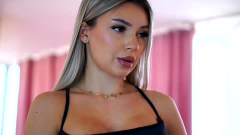 Snapshot of _arielle chatting on January 2025 11:53:01 AM Arielle online show from January 2025 11:53:01 AM