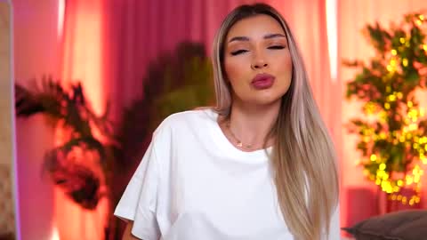 Snapshot of _arielle chatting on February 2025 10:24:02 AM Arielle online show from February 2025 10:24:02 AM