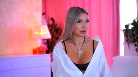 Snapshot of _arielle chatting on November 2025 09:59:02 AM Arielle online show from November 2025 09:59:02 AM