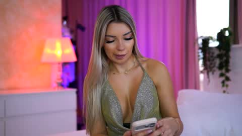 Snapshot of _arielle chatting on December 2025 10:02:01 AM Arielle online show from December 2025 10:02:01 AM