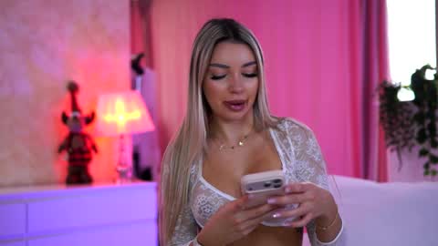 Snapshot of _arielle chatting on December 2025 09:24:01 AM Arielle online show from December 2025 09:24:01 AM