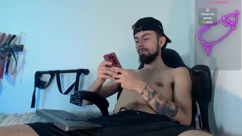 Snapshot of _aronm chatting on May 2026 01:00:01 AM AronM online show from May 2026 01:00:01 AM