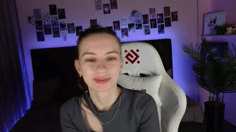 Snapshot of _ash_leyy_ chatting on September 2025 01:29:01 AM _ash_leyy_ online show from September 2025 01:29:01 AM