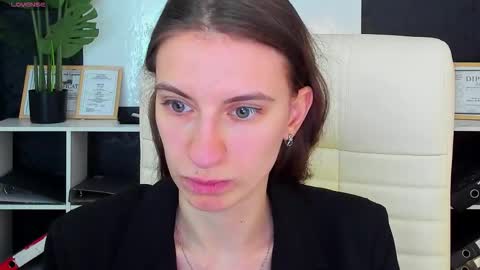 Snapshot of _ash_leyy_ chatting on September 2025 01:22:01 AM _ash_leyy_ online show from September 2025 01:22:01 AM