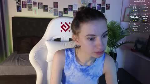 Snapshot of _ash_leyy_ chatting on December 2025 01:35:02 AM _ash_leyy_ online show from December 2025 01:35:02 AM