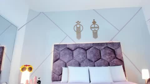 _aurora_collins_ online show from October 2025 12:56:01 PM