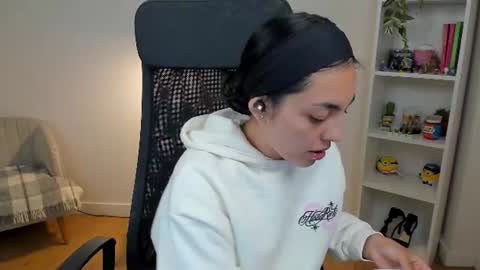 Bella Evans online show from June 2026 04:32:02 AM