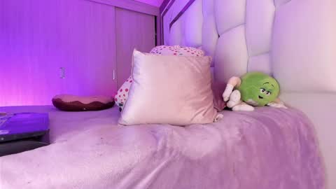 Snapshot of _bellaswwet_ chatting on December 2024 07:15:02 PM _bellaswwet_ online show from December 2024 07:15:02 PM