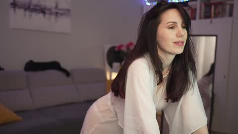 Snapshot of _blackbee_ chatting on December 2024 12:08:01 AM Lili online show from December 2024 12:08:01 AM