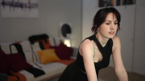 Snapshot of _blackbee_ chatting on November 2025 11:42:02 AM Lili online show from November 2025 11:42:02 AM