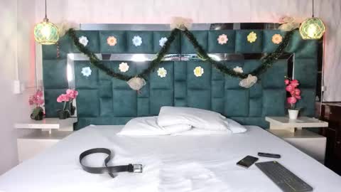 _bonnyandclyde online show from December 2025 11:47:01 AM