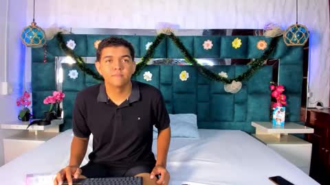 _bonnyandclyde online show from December 2025 12:01:02 PM