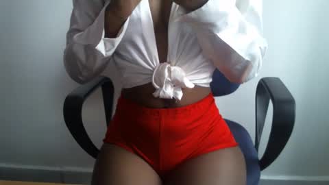 Snapshot of _bunny_b chatting on February 2025 08:08:01 AM I will be back soon  online show from February 2025 08:08:01 AM