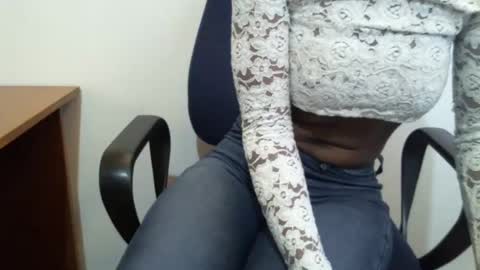 Snapshot of _bunny_b chatting on February 2025 08:49:01 AM I will be back soon  online show from February 2025 08:49:01 AM