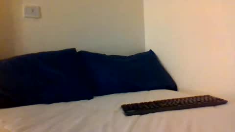 Snapshot of _bunny_b chatting on October 2025 08:01:01 AM I will be back soon  online show from October 2025 08:01:01 AM