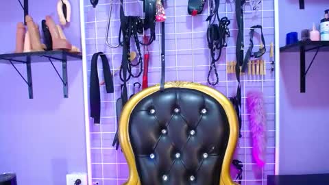 Bella online show from October 2025 02:10:01 AM