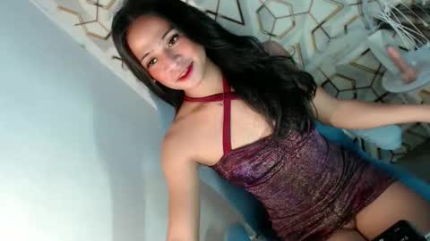 Snapshot of _caroline18_ chatting on April 2026 03:43:01 PM Kate flores online show from April 2026 03:43:01 PM