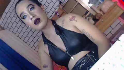 Caroline online show from April 2026 07:52:01 AM