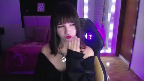 Snapshot of _charlotte_collins_ chatting on November 2025 03:00:02 PM _charlotte_collins_ online show from November 2025 03:00:02 PM