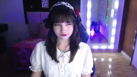 Snapshot of _charlotte_collins_ chatting on November 2025 02:42:01 PM _charlotte_collins_ online show from November 2025 02:42:01 PM