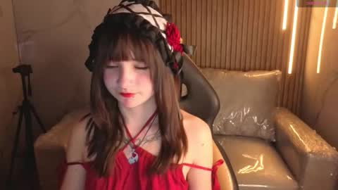 Snapshot of _charlotte_collins_ chatting on December 2025 03:18:02 PM _charlotte_collins_ online show from December 2025 03:18:02 PM