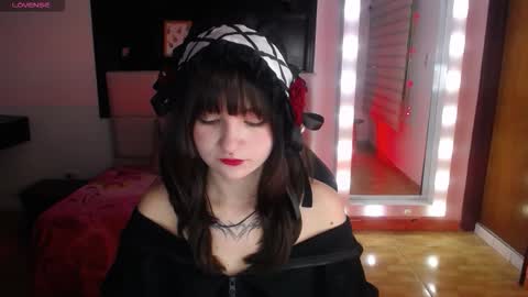 Snapshot of _charlotte_collins_ chatting on December 2025 01:49:02 PM _charlotte_collins_ online show from December 2025 01:49:02 PM