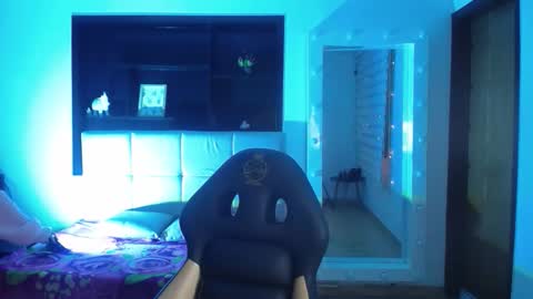 Snapshot of _charlotte_collins_ chatting on January 2026 02:33:01 PM _charlotte_collins_ online show from January 2026 02:33:01 PM