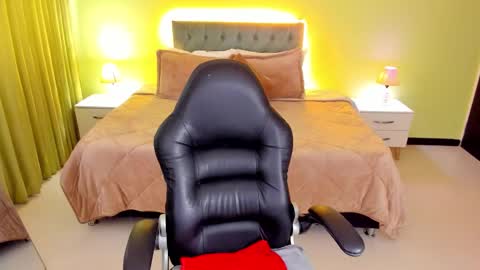 Snapshot of _charlotte_evans_2 chatting on September 2025 09:25:02 PM Charlote online show from September 2025 09:25:02 PM