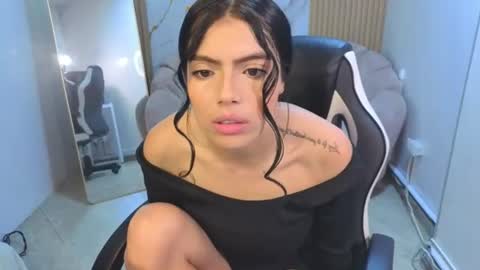 Snapshot of _charlottee_b chatting on June 2026 01:01:02 PM _charlottee_b online show from June 2026 01:01:02 PM