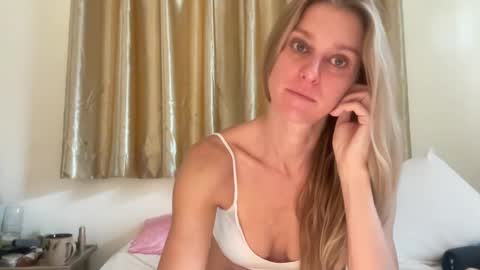 Snapshot of _chelsea___ chatting on December 2024 08:18:01 PM Chelsea xo online show from December 2024 08:18:01 PM