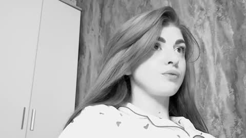 Snapshot of _comefeelme_ chatting on February 2025 04:00:02 PM D online show from February 2025 04:00:02 PM