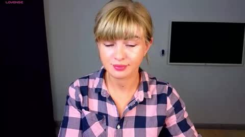 Snapshot of _comefeelme_ chatting on October 2025 05:54:02 PM D online show from October 2025 05:54:02 PM