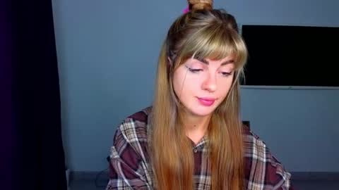 Snapshot of _comefeelme_ chatting on October 2025 11:56:02 AM D online show from October 2025 11:56:02 AM