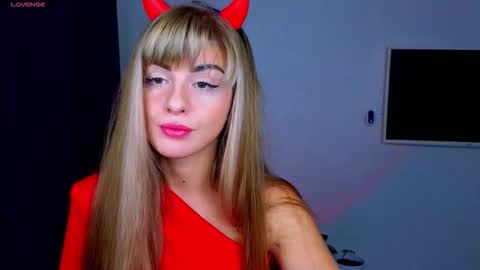 Snapshot of _comefeelme_ chatting on November 2025 05:37:01 PM D online show from November 2025 05:37:01 PM