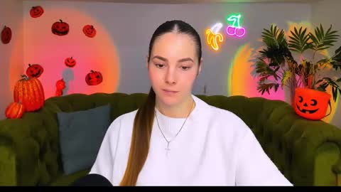 Erika online show from November 2025 06:24:01 AM