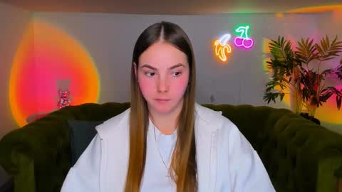 Erika online show from December 2025 07:01:02 PM