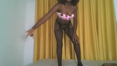 Snapshot of _cutestephanie chatting on September 2025 03:01:01 PM STEPH online show from September 2025 03:01:01 PM