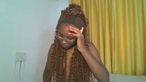 Snapshot of _cutestephanie chatting on November 2025 12:49:01 PM STEPH online show from November 2025 12:49:01 PM