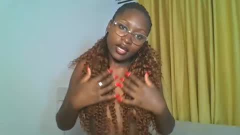 Snapshot of _cutestephanie chatting on November 2025 12:55:01 AM STEPH online show from November 2025 12:55:01 AM