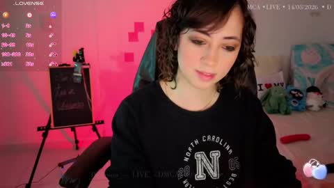 Snapshot of _denisse_peterson_ chatting on May 2026 04:19:01 AM DENISE online show from May 2026 04:19:01 AM