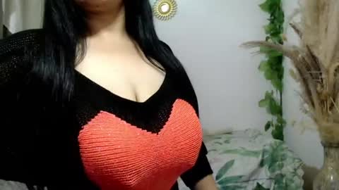 Snapshot of _donniia_ chatting on June 2026 10:19:02 PM Dannia online show from June 2026 10:19:02 PM