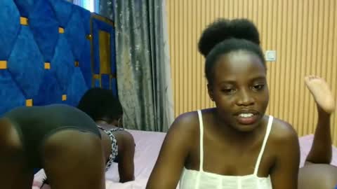 Snapshot of _elinah chatting on November 2025 04:22:02 PM Elinah online show from November 2025 04:22:02 PM