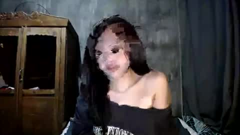 Snapshot of _ellevivien chatting on July 2026 12:20:01 PM Elle online show from July 2026 12:20:01 PM