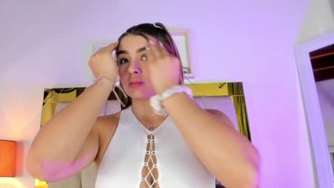 Isabella online show from February 2025 12:02:02 PM