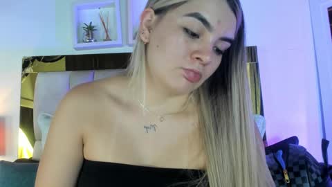 Isabella online show from September 2025 12:05:02 PM