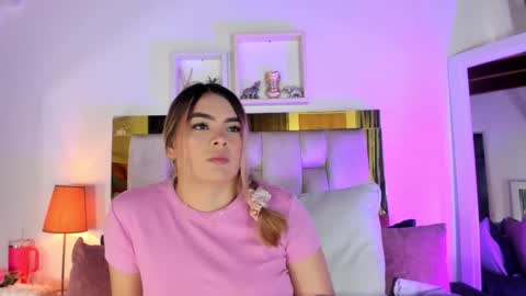 Isabella online show from November 2025 12:08:02 PM